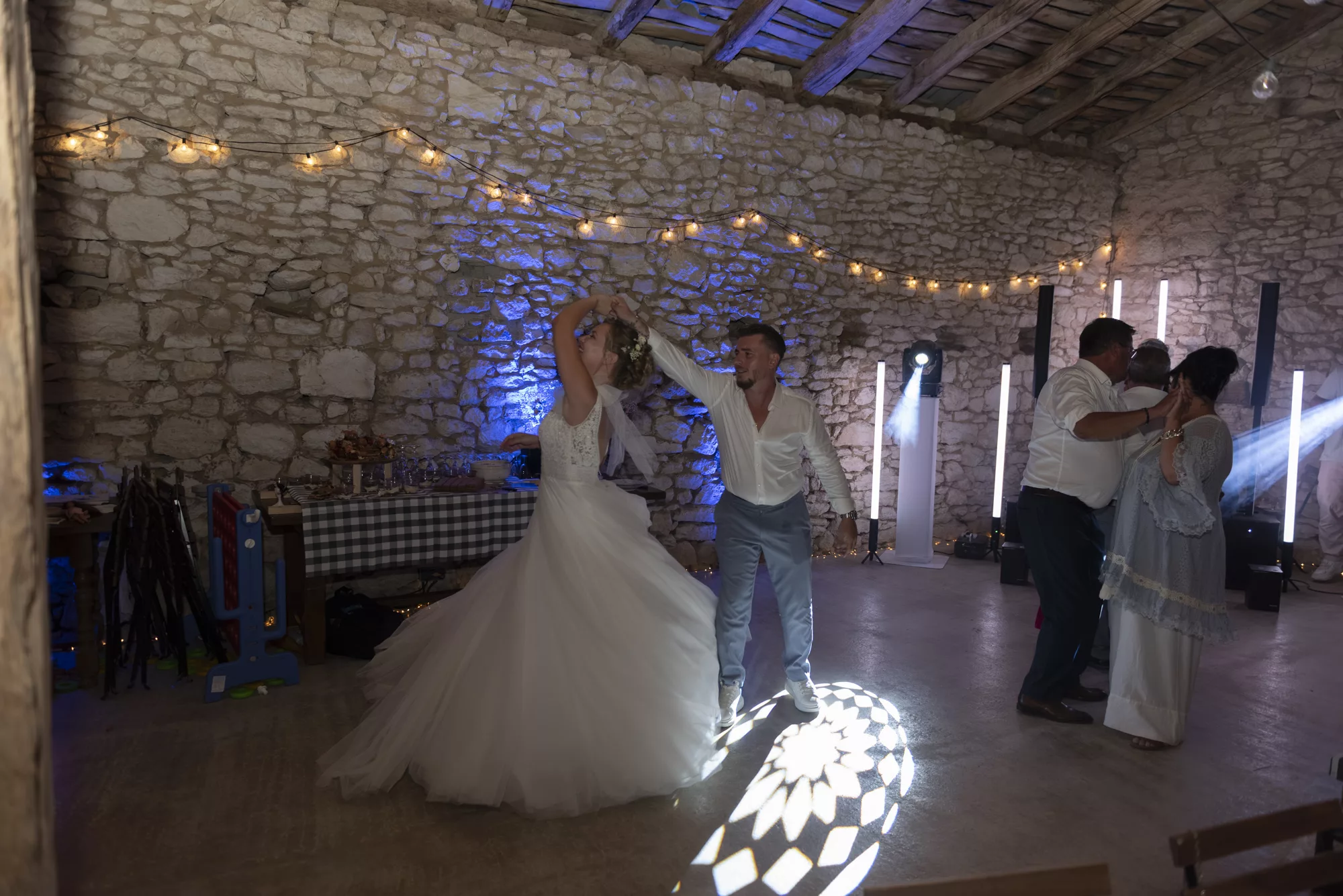 mariage Monpazier préparatifs / cérémonie / banquet